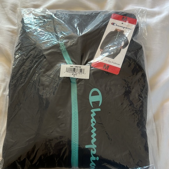 Champion Pullover/Sweatshirt - Picture 5 of 5